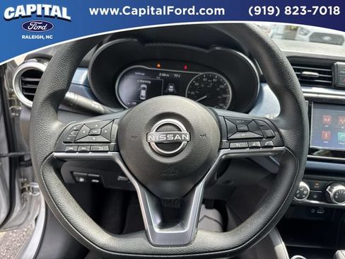 Used 2025 Nissan Versa SV FWD image 23