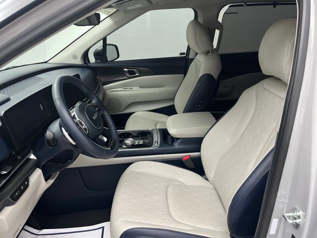 Used 2026 Kia Carnival SX w/ SX Dark Edition Package FWD image 12