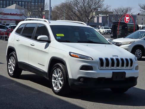 Used 2015 Jeep Cherokee Latitude w/ Comfort/Convenience Group AWD/4WD image 3