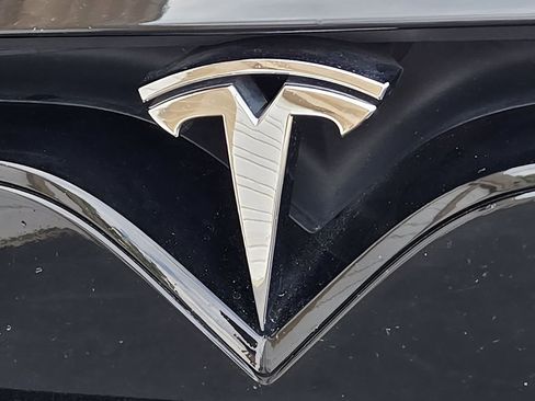 Used 2021 Tesla Model S Plaid image 11