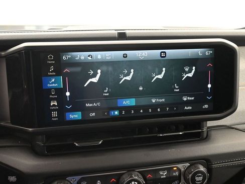 Used 2025 Jeep Wrangler Unlimited Sahara AWD/4WD image 16