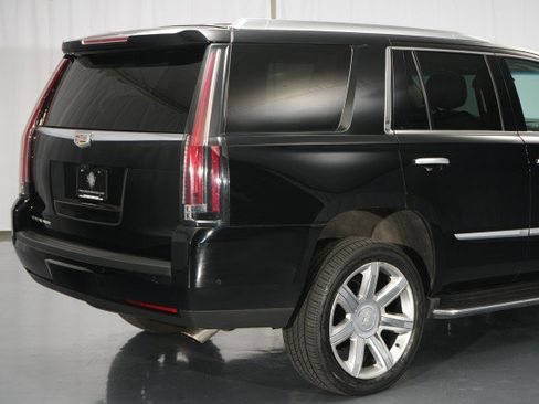 Used 2020 Cadillac Escalade Luxury image 18