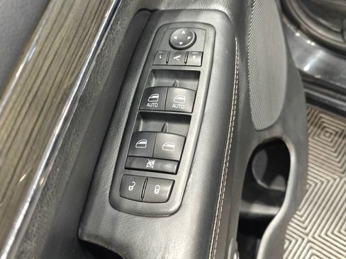 Used 2015 Jeep Grand Cherokee Overland w/ Advanced Technology Group AWD/4WD image 55