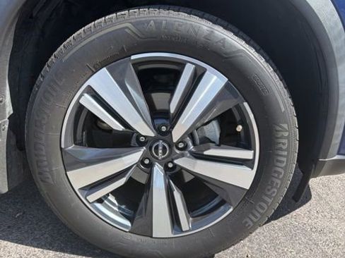 Certified 2022 Nissan Rogue SL w/ SL Premium Package AWD/4WD image 4