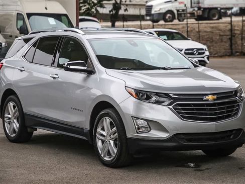 Used 2018 Chevrolet Equinox Premier image 3