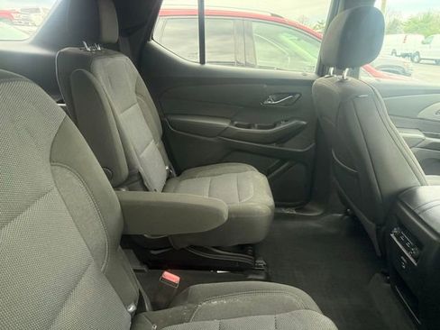 Used 2023 Chevrolet Traverse LT image 5