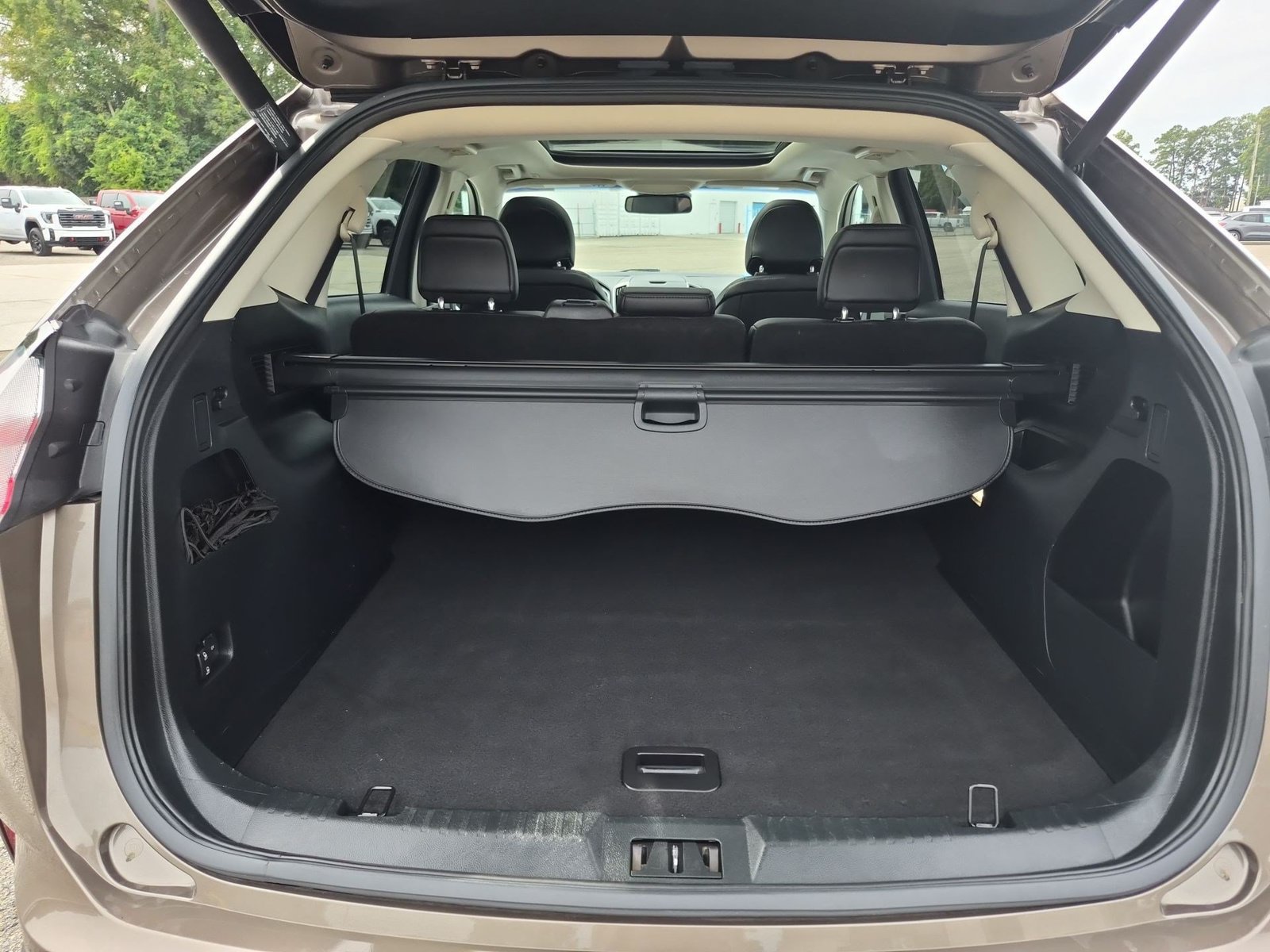 Used 2019 Ford Edge SEL w/ Equipment Group 201A FWD image 25