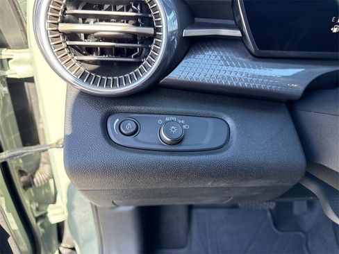 Used 2025 Chevrolet Trax ACTIV w/ Driver Confidence Package image 13