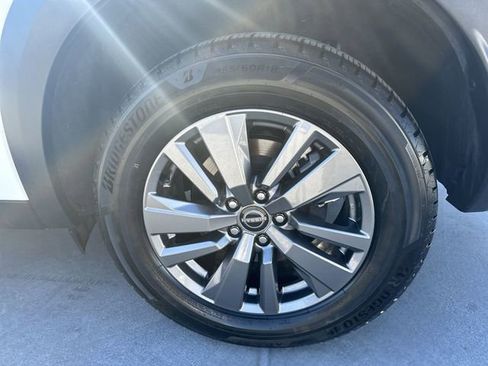 Used 2025 Nissan Pathfinder SV image 19