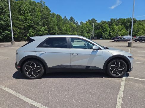 Used 2024 Hyundai Ioniq 5 SEL AWD/4WD image 2