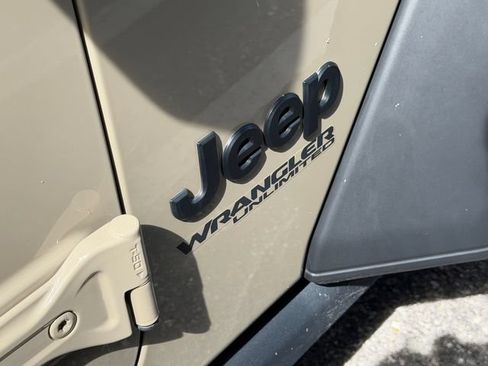 Used 2022 Jeep Wrangler Unlimited Sport AWD/4WD image 11