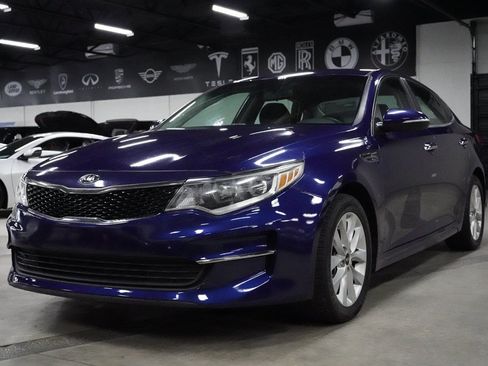 Used 2017 Kia Optima LX FWD image 1