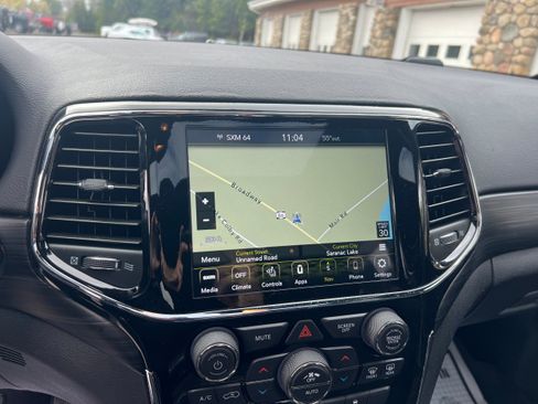 Used 2019 Jeep Grand Cherokee Altitude AWD/4WD image 17