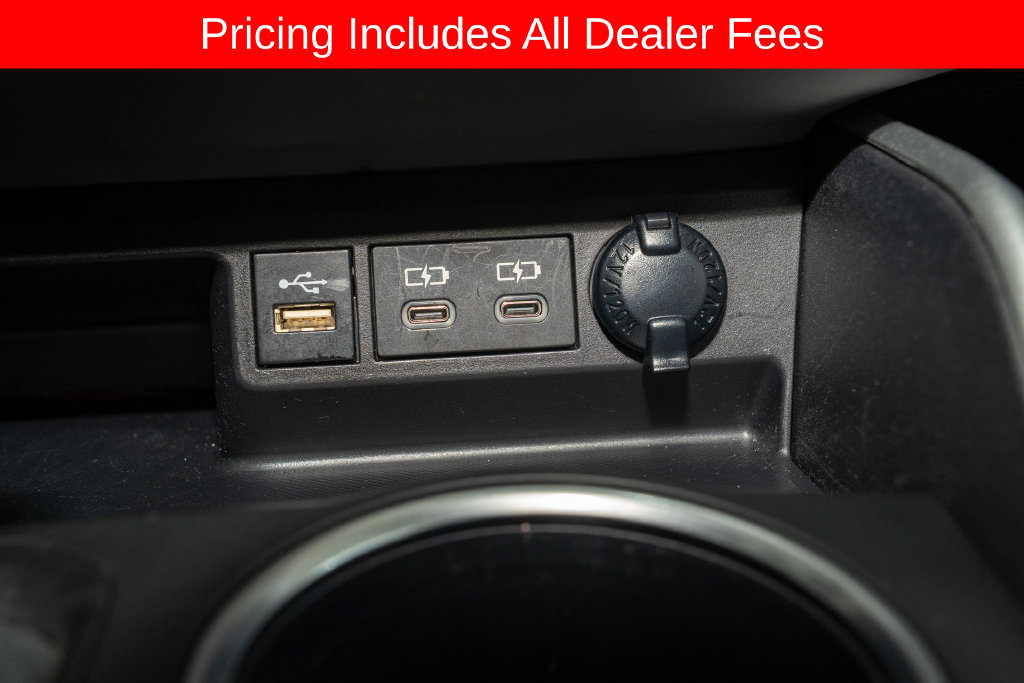 Used 2024 Toyota Highlander XLE FWD image 18