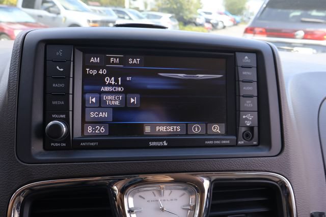 Used 2015 Chrysler Town & Country Touring FWD image 25