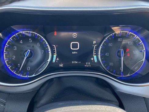 Used 2025 Chrysler Pacifica Limited FWD image 25