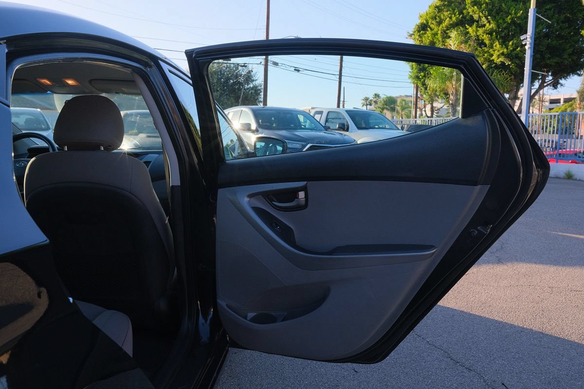Used 2015 Hyundai Elantra SE FWD image 19