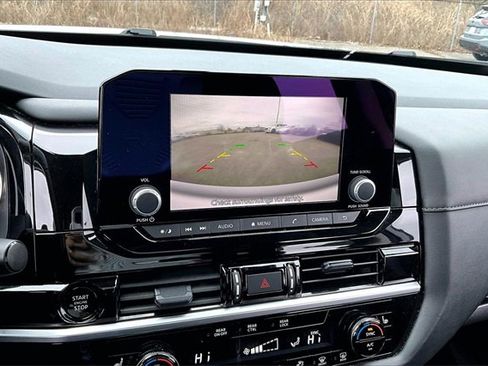 Certified 2025 Nissan Pathfinder SV image 13