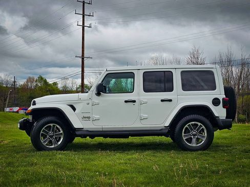 Certified 2022 Jeep Wrangler Unlimited Sahara w/ LED Lighting Group AWD/4WD image 6