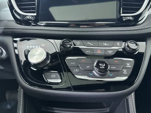 New 2026 Chrysler Pacifica Limited w/ S Appearance Package image 23