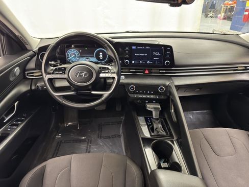 Used 2022 Hyundai Elantra SEL w/ Convenience Package FWD image 32