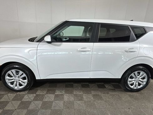 Used 2024 Kia Soul LX FWD image 6