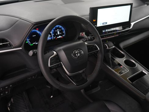 Used 2026 Toyota Sienna XLE Woodland Edition AWD/4WD image 23