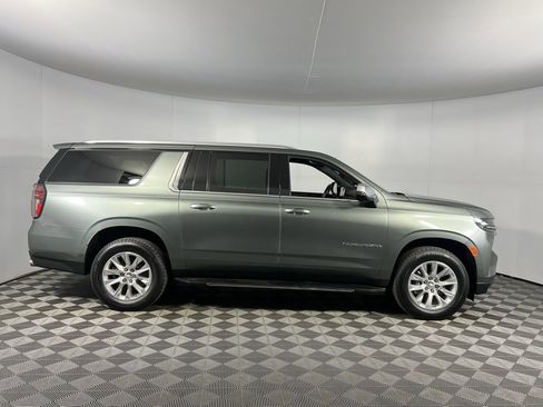 Used 2023 Chevrolet Suburban Premier image 3