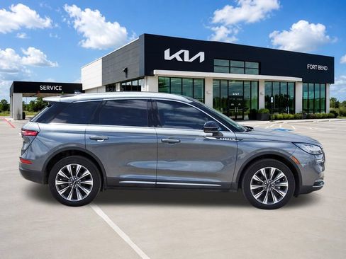 Used 2022 Lincoln Corsair Reserve w/ Luxury Package FWD image 4