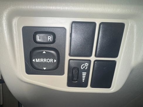 Used 2011 Toyota Prius Four image 16