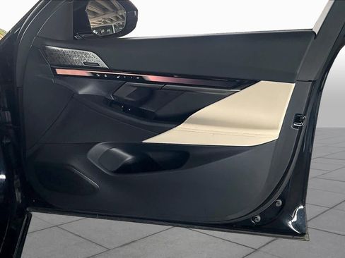 Certified 2026 BMW i5 eDrive40 w/ M Sport Package AWD/4WD image 20