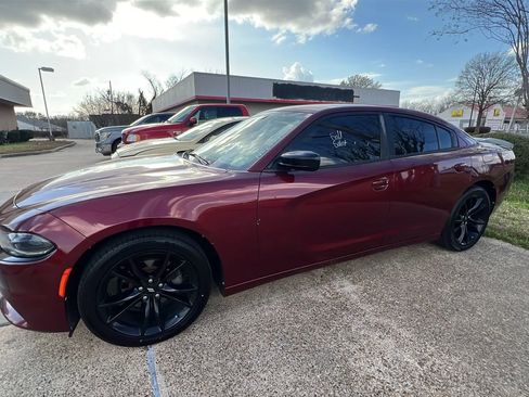 Used 2018 Dodge Charger SXT w/ Blacktop Package image 1