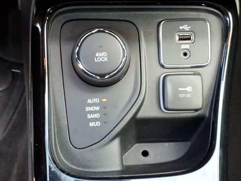 Used 2018 Jeep Compass Limited AWD/4WD image 23