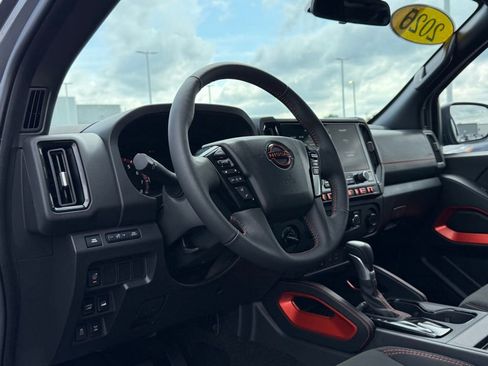 Used 2025 Nissan Frontier PRO-4X AWD/4WD image 11