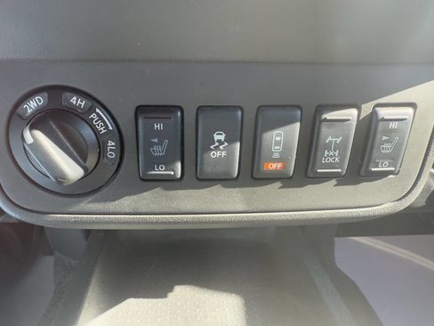 Used 2018 Nissan Frontier PRO-4X w/ Pro-4x Luxury Package image 37