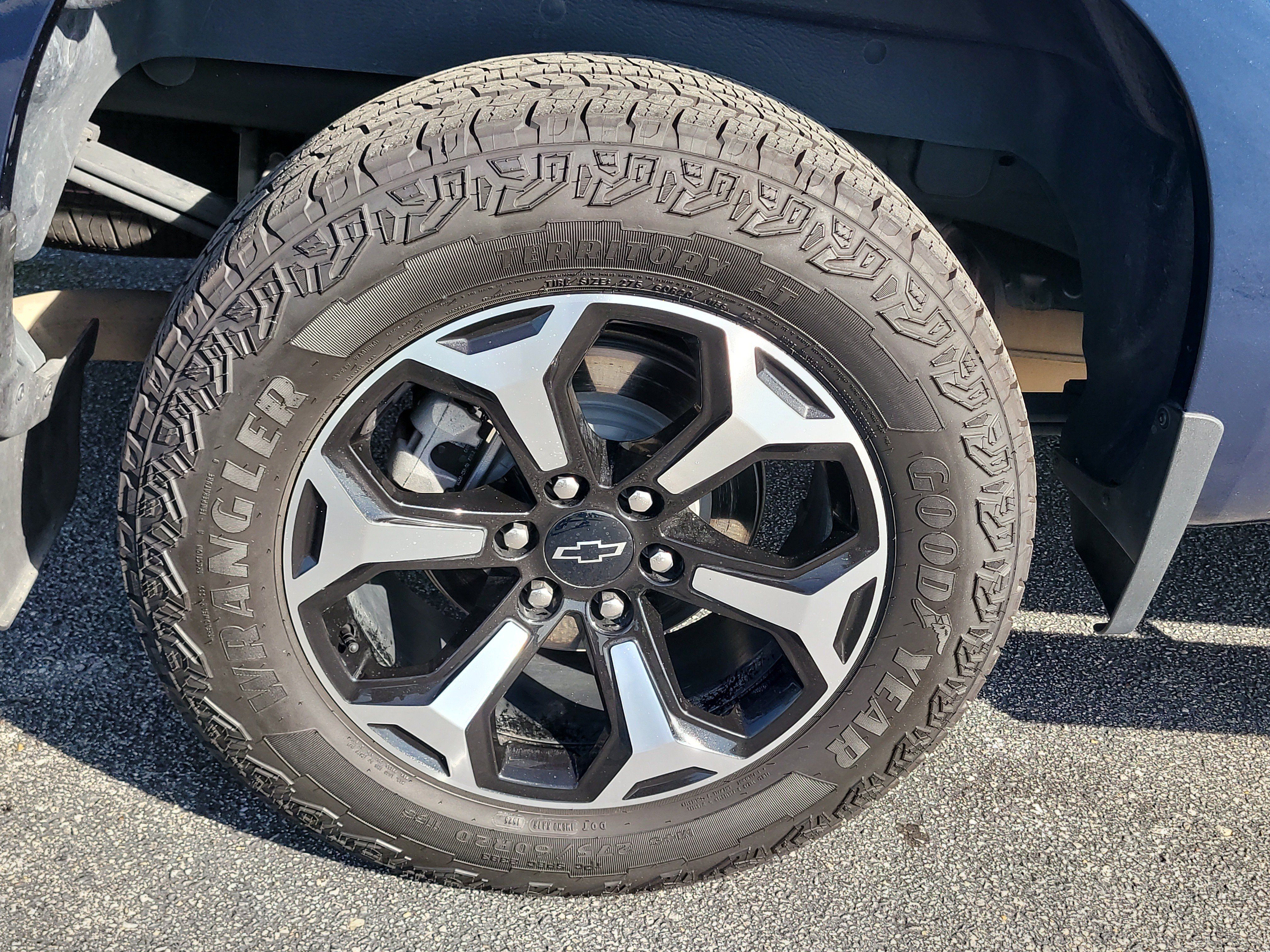 Used 2023 Chevrolet Silverado 1500 LT AWD/4WD image 9