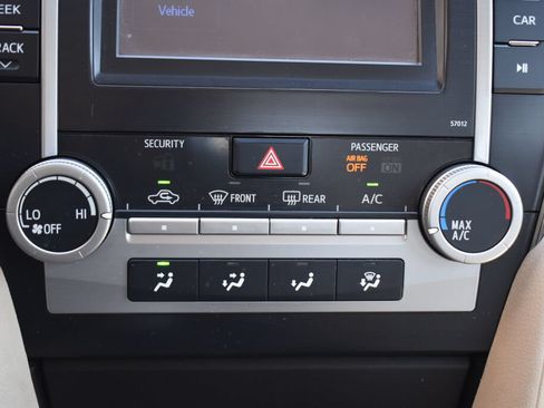 Used 2012 Toyota Camry LE FWD image 12