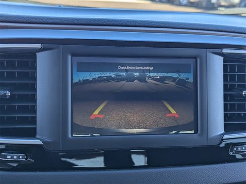 Used 2022 Chrysler Voyager LX image 29