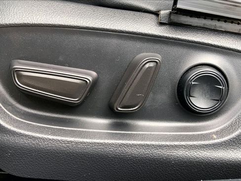 Used 2020 Toyota Camry SE FWD image 34