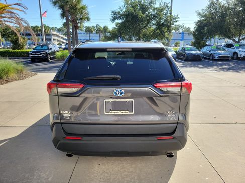 Used 2021 Toyota RAV4 XLE AWD/4WD image 5