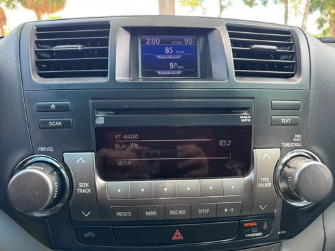 Used 2012 Toyota Highlander FWD w/ Tech Pkg image 27