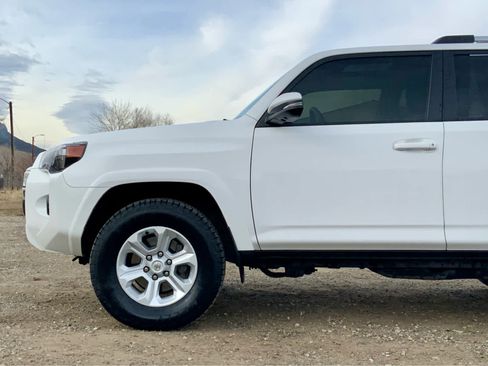 Used 2022 Toyota 4Runner SR5 Premium image 10