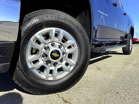 Used 2024 Chevrolet Silverado 2500 LT image 2