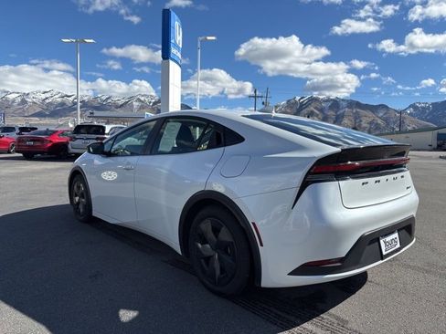 Used 2024 Toyota Prius LE image 6