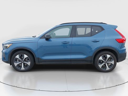 Used 2024 Volvo XC40 B5 Core image 8