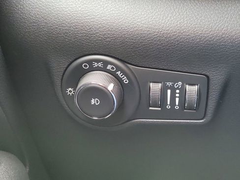 New 2026 Jeep Compass Limited w/ Sun, Sound & Navigation Group image 19