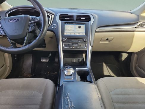 Used 2018 Ford Fusion SE FWD image 9