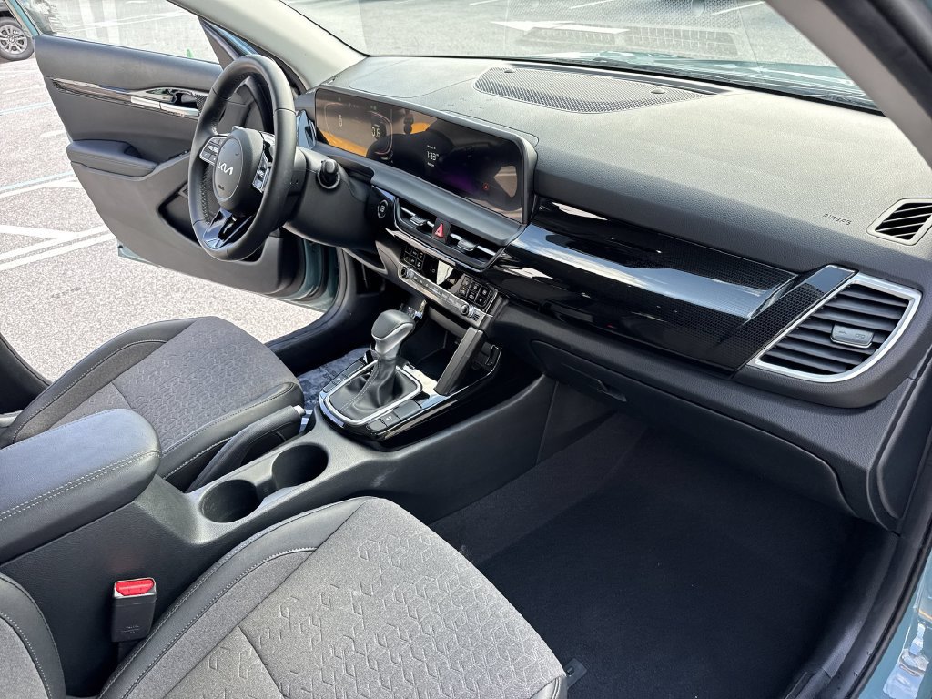 Used 2025 Kia Seltos S FWD image 32