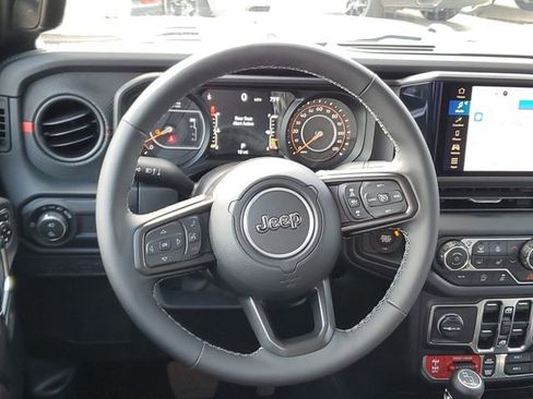 New 2025 Jeep Gladiator Rubicon w/ Convenience Group image 7