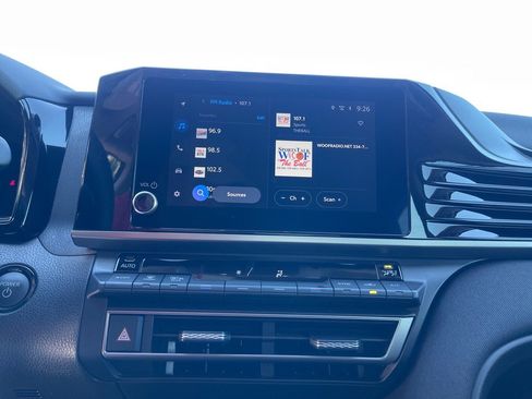 Used 2025 Toyota Camry LE image 5